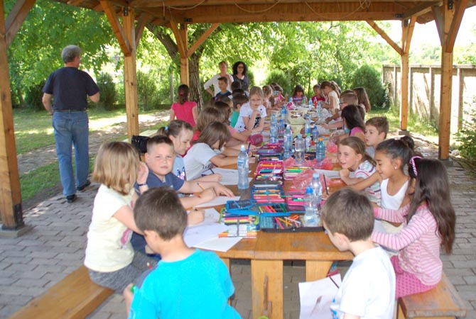 Másodikosok_a_gion_emlekhazban